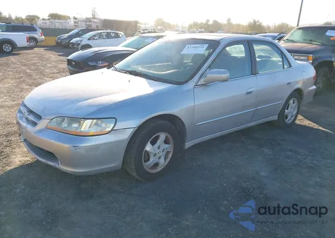1998 Honda Accord Ex z USA, uszkodzony, nr VIN 1HGCG6678WA202671